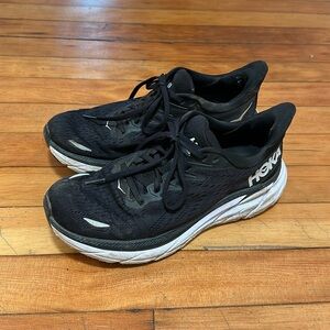 Black HOKA Clifton 8